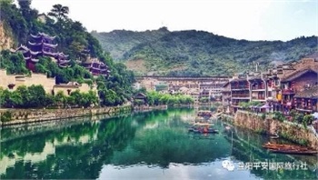 貴州黃果樹大瀑布、梵凈山、西江千戶苗寨、荔波大小七孔、鎮(zhèn)遠古城遵義會議會址、息烽集中營汽車七日游