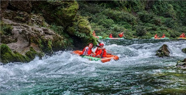 黃龍洞、天門仙山、猛洞河、鳳凰古城“湘西神秘之旅”5日游